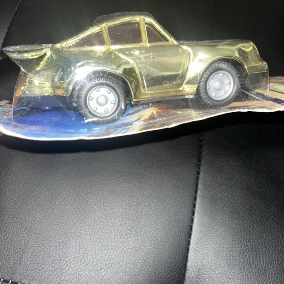 This vintage diecast car is a must-have for any collector or fan of the Porsche - Picture 6 of 8